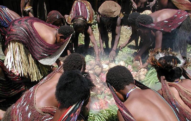 Budaya Bakar Batu di Papua Indonesia