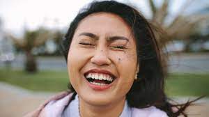 Beberapa dampak  dan  manfaat  dari  tertawa pada tubuh kita
